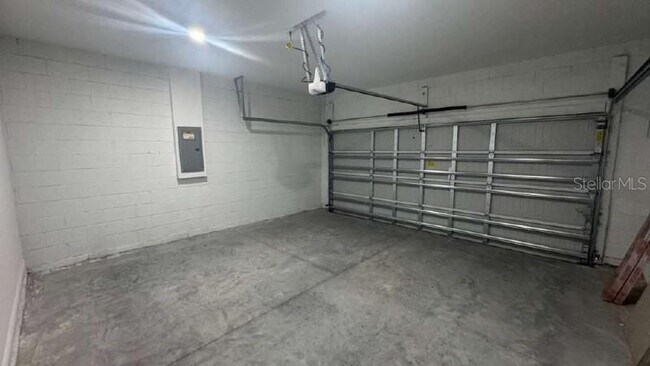 Building Photo - 9598 N Cortlandt Dr