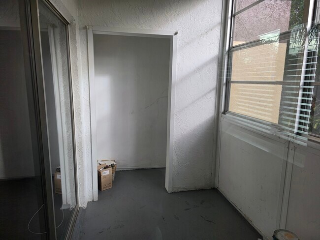 Building Photo - 605 N Keene Rd