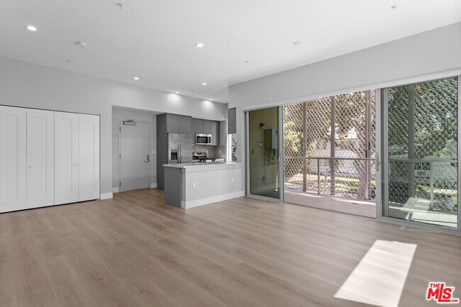 Building Photo - 1223 Hayworth Ave