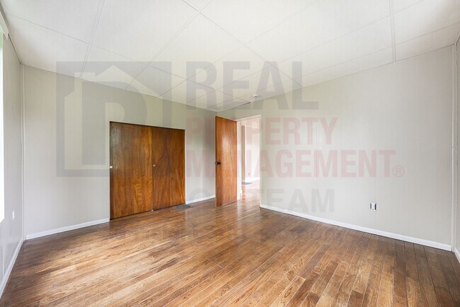Building Photo - 5066 Newton Falls Rd