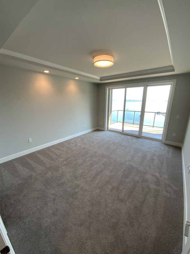 Building Photo - Pointe Ruston Rainer Condos BRAND NEW! 3BD...