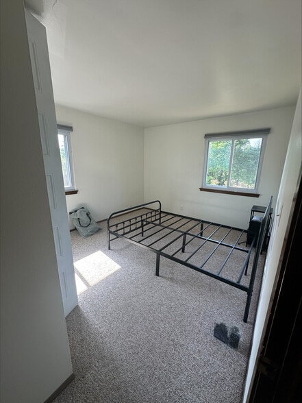 Building Photo - 193 Lakeview Ct