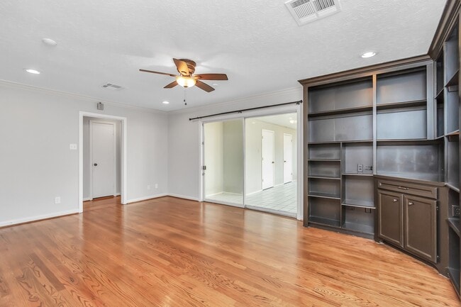 Building Photo - 4611 Merwin St