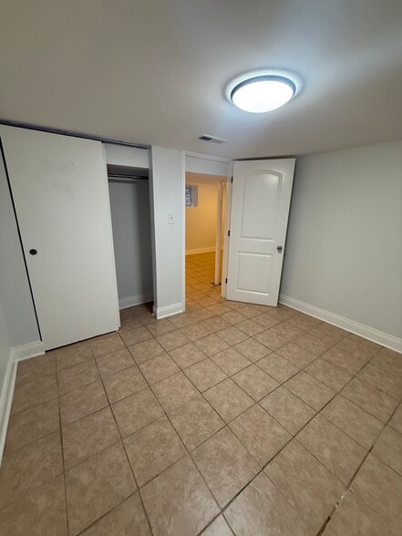 Building Photo - 1056 N Parkside Ave