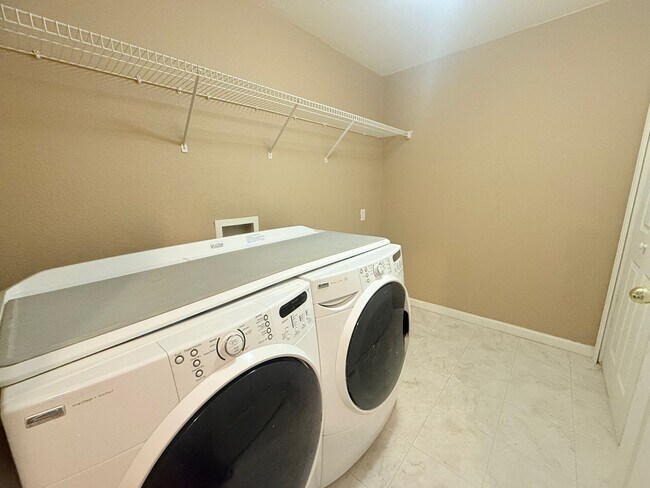 Building Photo - $O DEPOSIT OPTION. SPACIOUS 3-BEDROOM TOWNHOUSE IN KENSINGTON TOWNHOMES