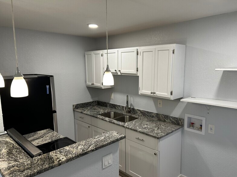 Building Photo - 14018 E Parsley Dr
