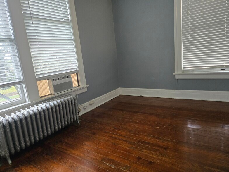 Building Photo - 137 N Willett St