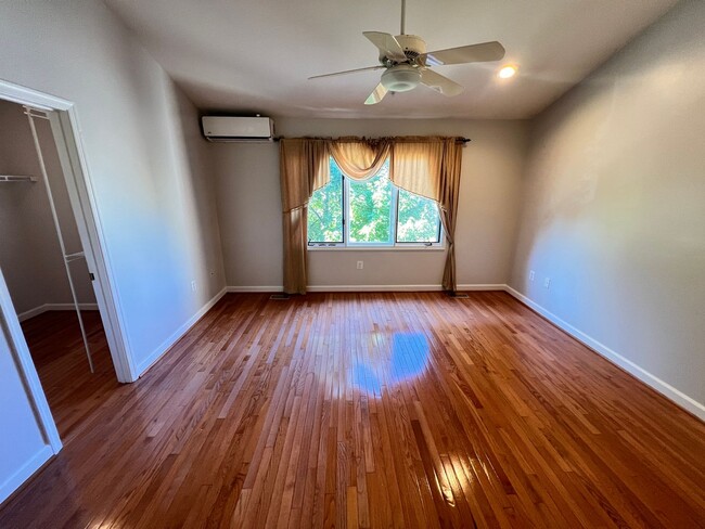 Building Photo - Spacious 4-Bedroom, 3.5-Bath Row House wit...