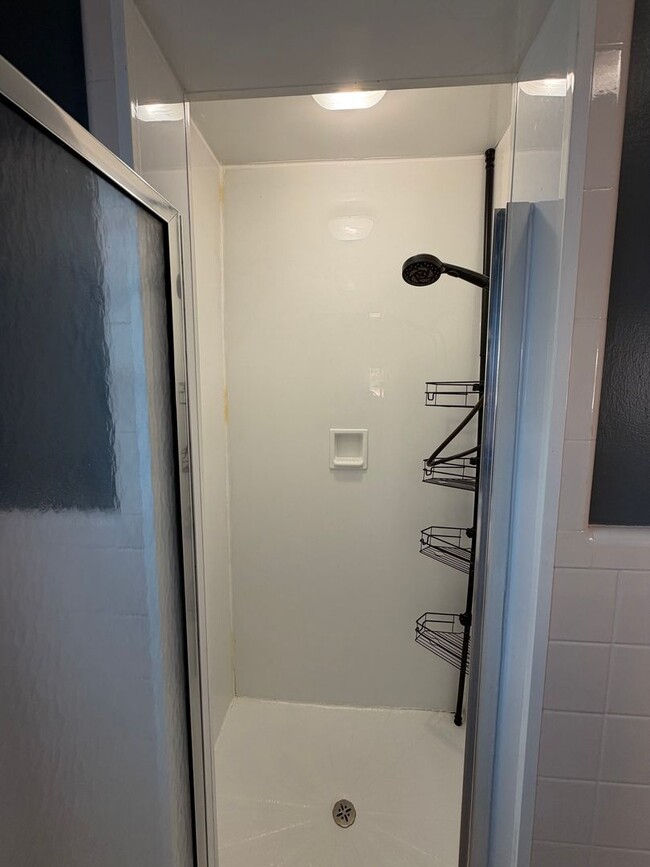 Building Photo - AVAILABLE NOW- 3 BED 2 BATH Home!