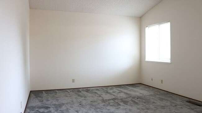 Building Photo - 3591 Woodley Dr
