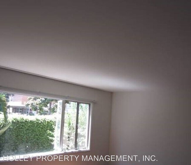 Building Photo - 1350 N Crescent Heights Blvd