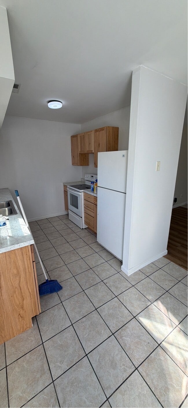 Building Photo - 11824 E Cypress Dr