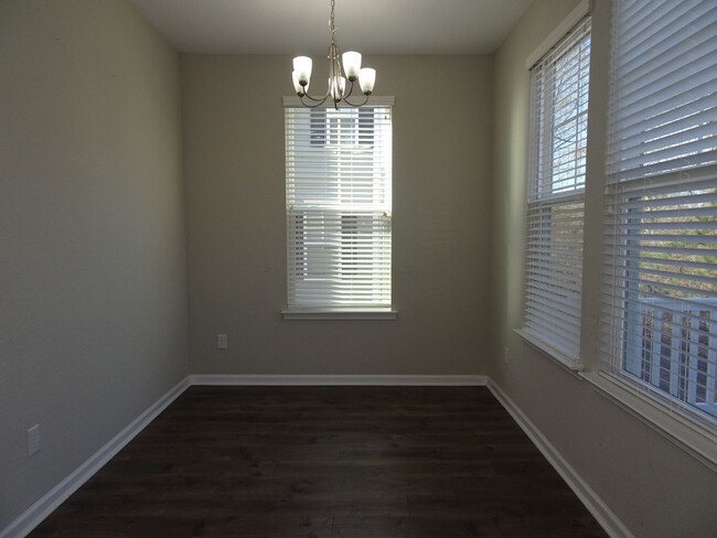 Building Photo - 4 Bedroom 3.5 Bath 3 Story Townhome for Re...