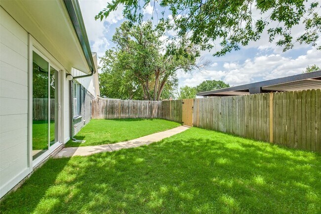 Building Photo - 2126 Trellis Pl