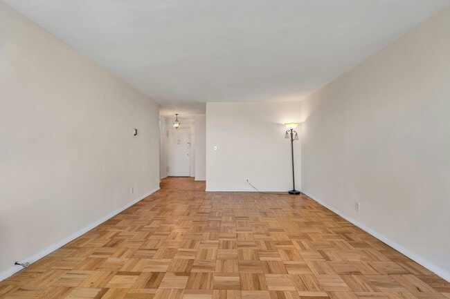 Building Photo - 2100 Linwood Ave