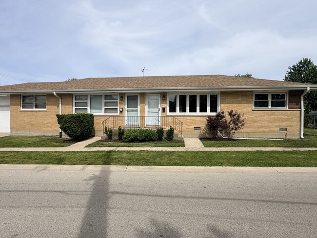 Building Photo - 624 Prairie Ave