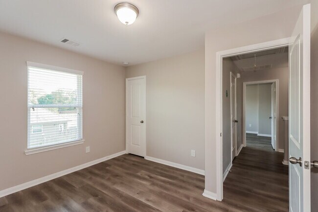 Building Photo - 3102 Same Way