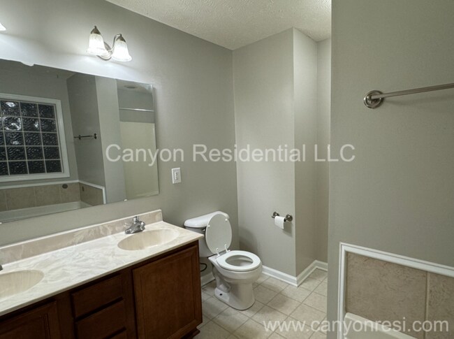 Building Photo - 1441 Aultroy Dr