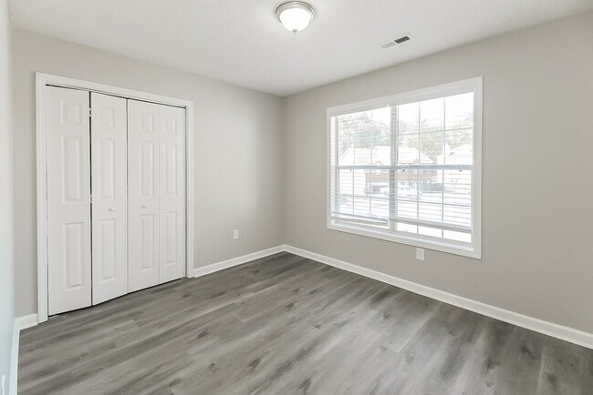 Building Photo - 330 Derby Dr