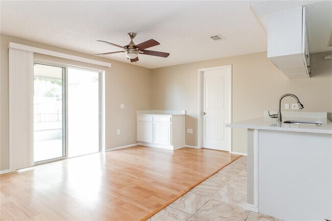 Building Photo - 8120 Blue Finch Way