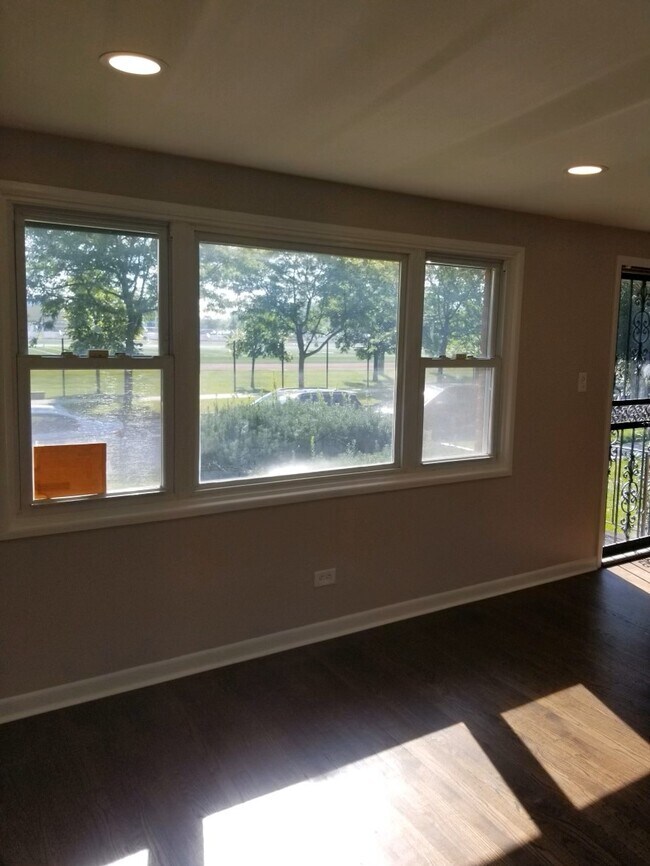 Building Photo - 11806 S Loomis St