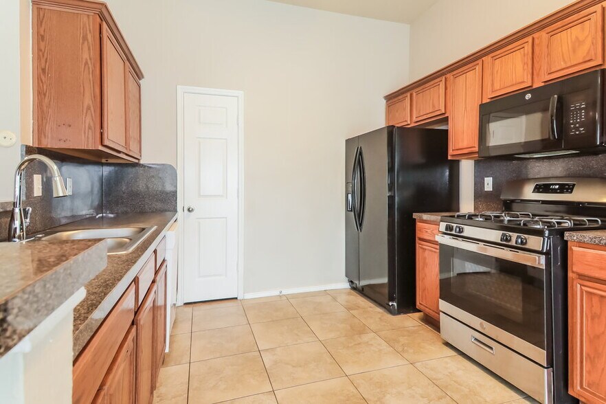Building Photo - 133 Pinion Ln
