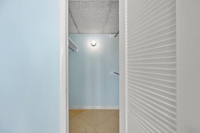 Building Photo - 1950 S Ocean Dr