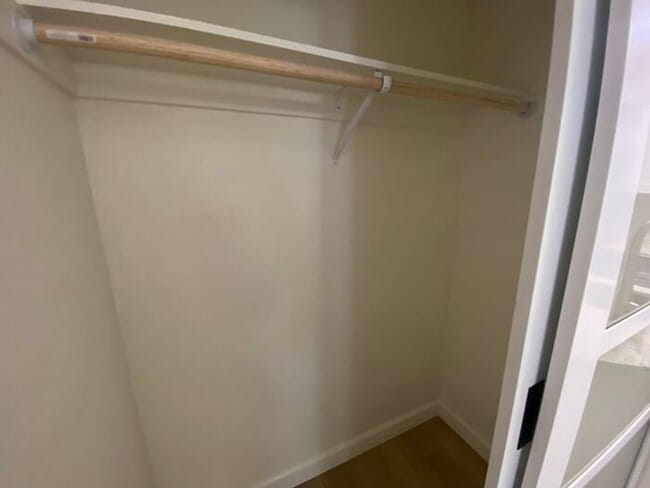 Building Photo - "TinyHouse" Apartment Downstairs - Washer/Dryer, Dishwasher, AC, Parking Space
