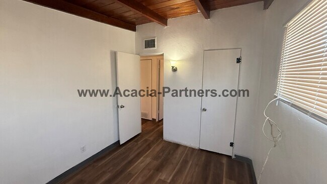 Building Photo - Great Central Home on Large Lot