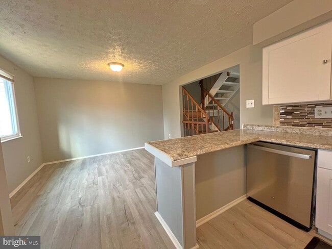 Building Photo - 8104 Willowdale Ct