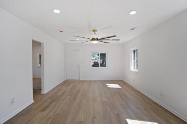 Building Photo - 227 Maple St