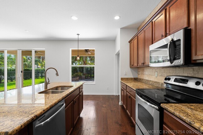 Building Photo - 102 Crab Cay Way