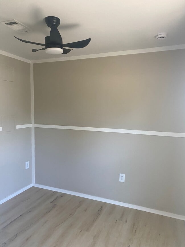 Building Photo - 8018 Grady Dr