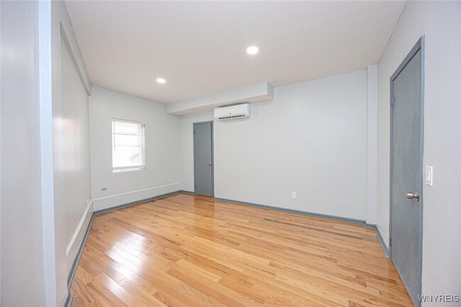 Building Photo - 530 Main St