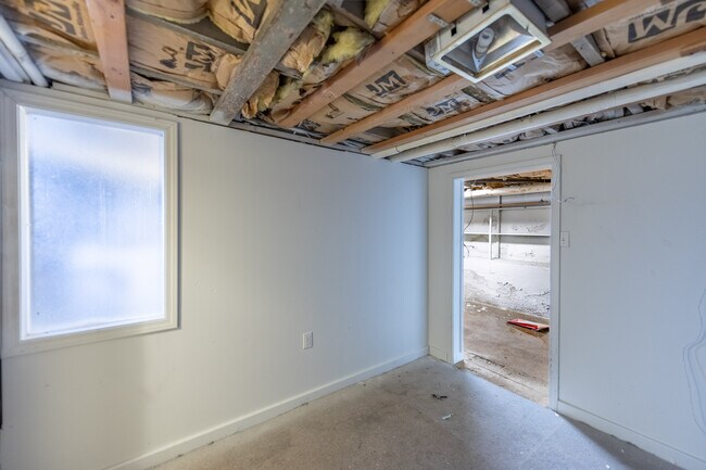 Building Photo - 135 E 4800 S
