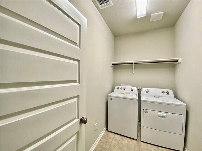 Building Photo - 2309 Pecan Island Dr