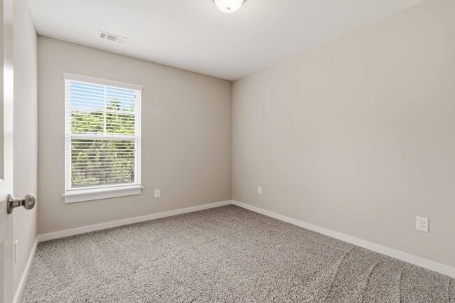 Building Photo - 730 Elmbrook Dr