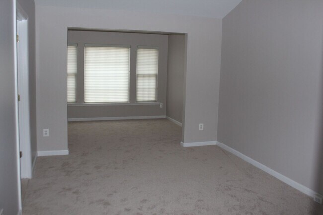 Building Photo - Beautiful 3-Level Townhouse with Finished Basement & Garage
