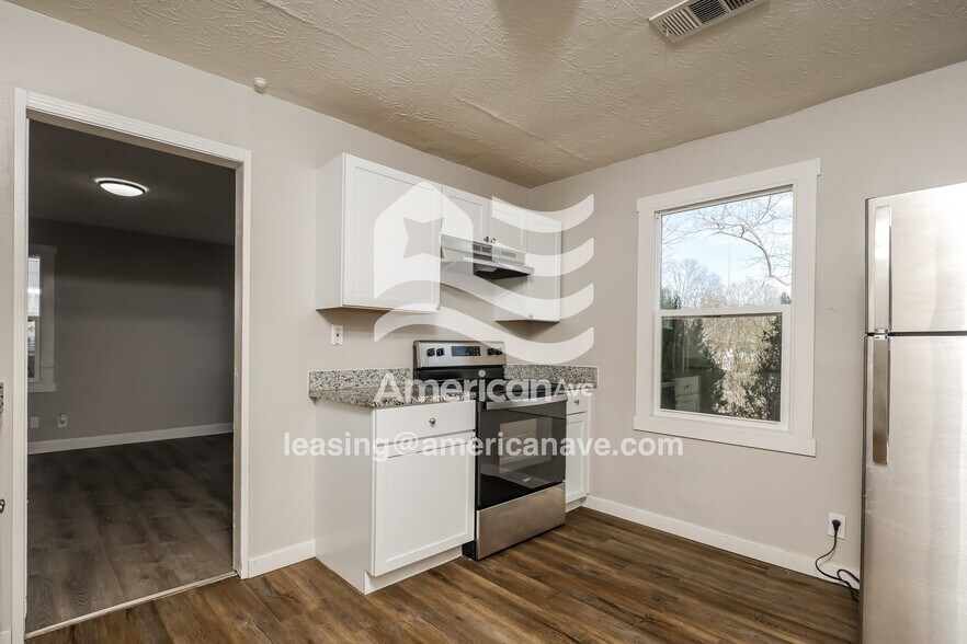 Building Photo - 1107 Tennyson Ave