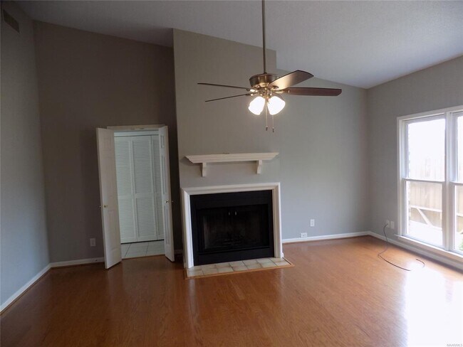 Building Photo - 4602 Cherry Tree Terrace