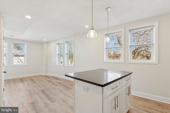 Building Photo - 137 E Spring Ave