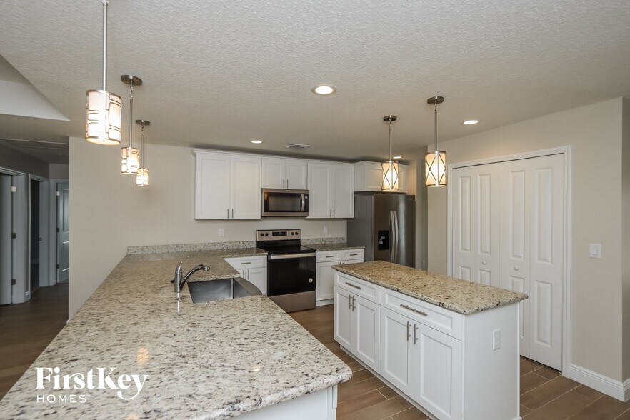 Building Photo - 249 Bordeaux Ave NE