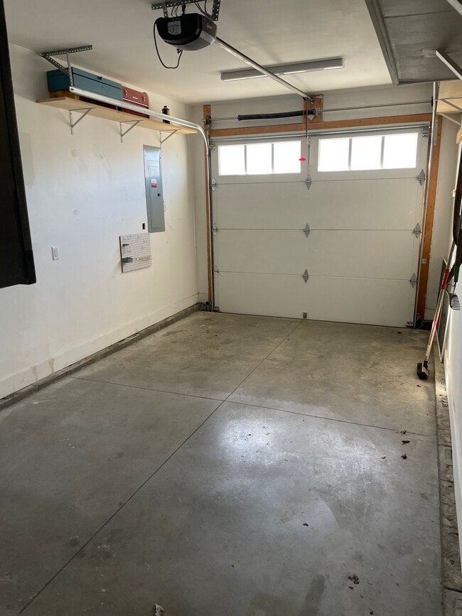 Building Photo - 368 Glenrose Ave