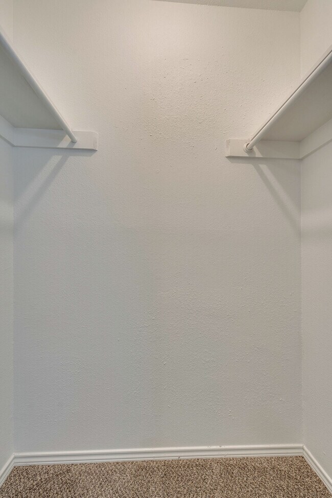 closets - 1233 Cordell St
