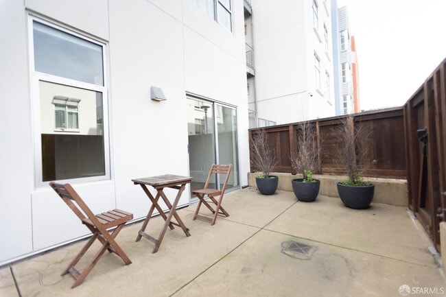 Building Photo - 451 Kansas St