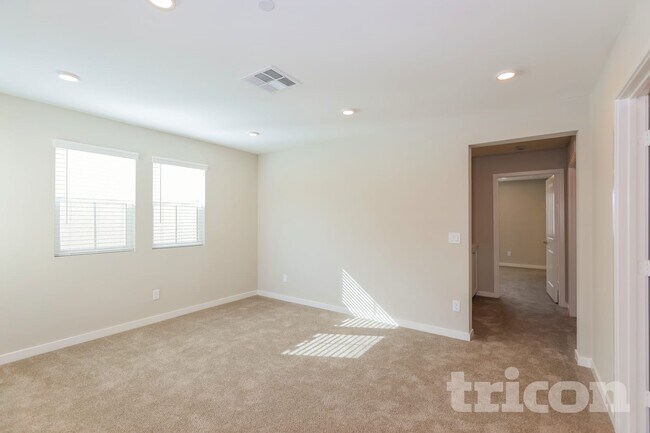 Building Photo - 31539 Hans Dr