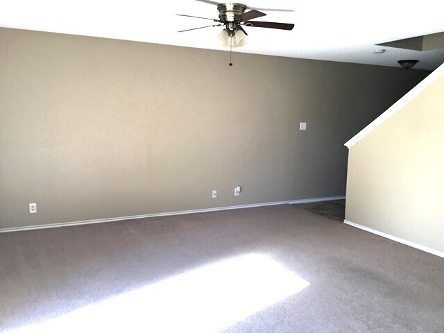 Building Photo - 2947 Donnell Dr
