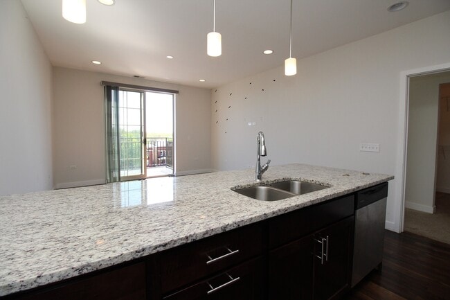 Building Photo - 4447 N Kedzie Ave