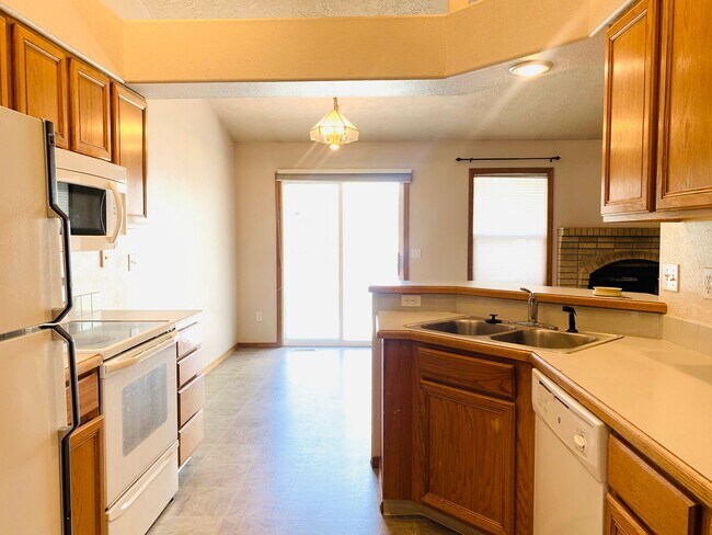 Building Photo - Great Home, Close Foothills Location