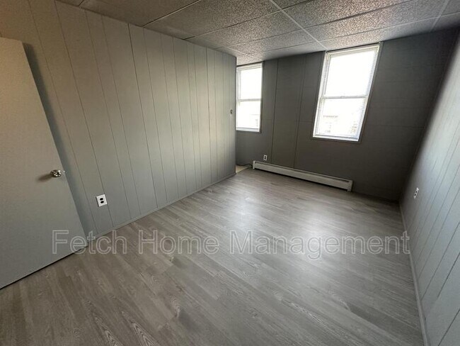 Building Photo - 422 Hillside Ave